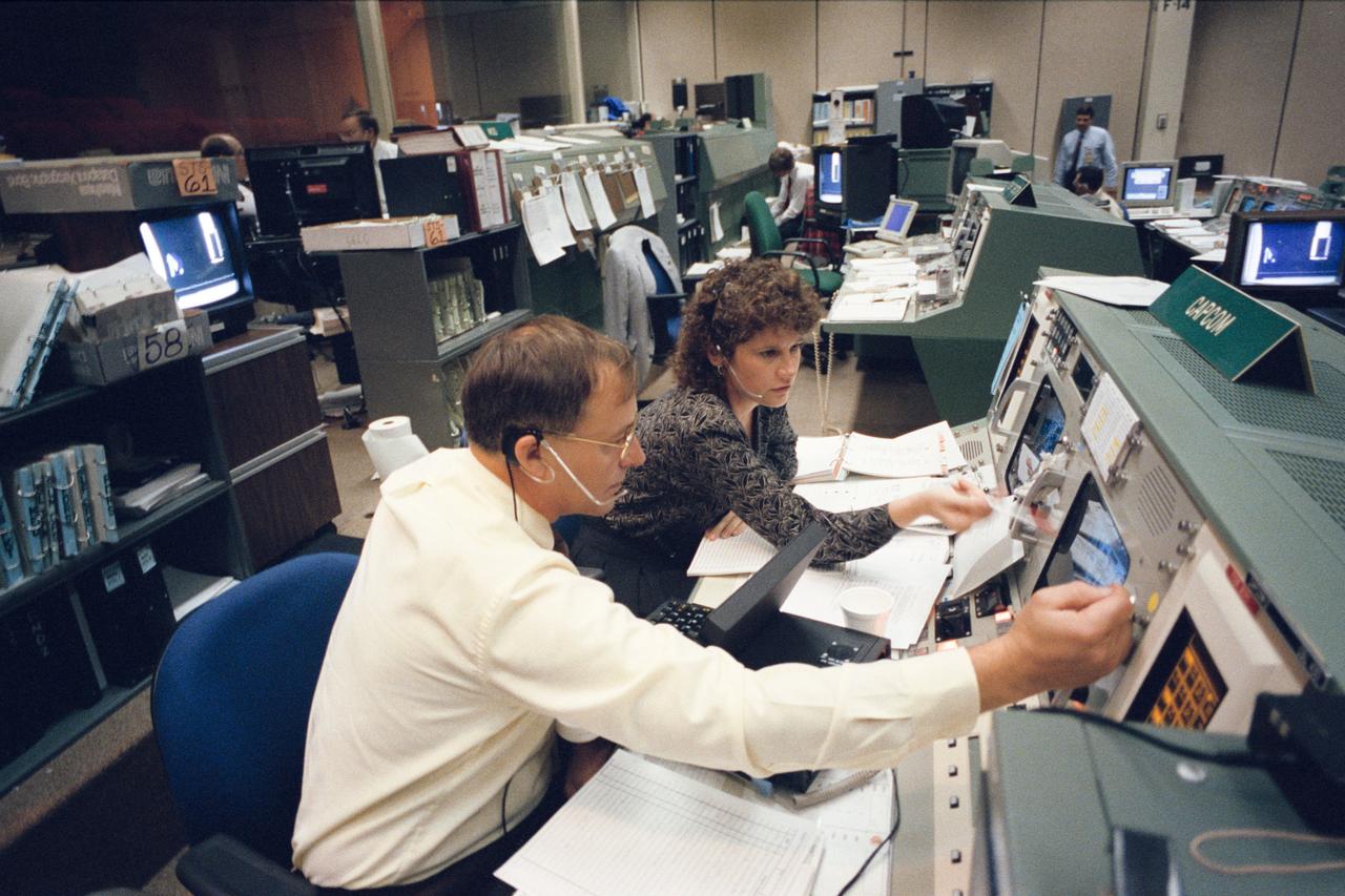 S93-43752 (1 Sept 1993) --- Astronauts Jerry L. Ross and Susan J. Helms are pictured at the Spacecraft Communicators Console during joint integrated simulations for the STS-61 mission. Astronauts assigned to extravehicular activity (EVA) tasks with the Hubble Space Telescope (HST) were simultaneously rehearsing in a Neutral Buoyancy Simulator (NBS) tank at the Marshall Space Flight Center (MSFC) in Alabama.