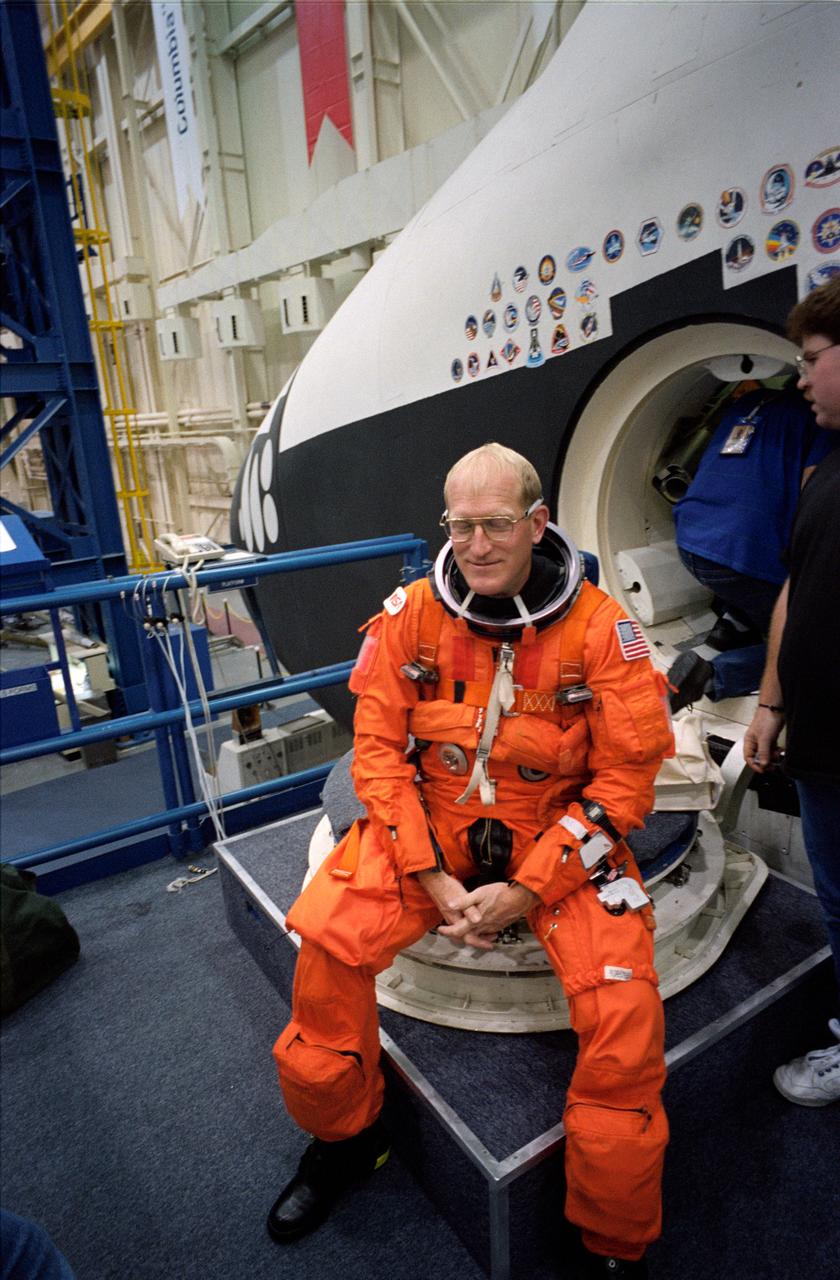 S93-48462 (5 Nov. 1993) ---  Astronaut Charles D. (Sam) Gemar, wearing a partial pressure launch and entry suit (LES), takes a break during a training exercise at the Johnson Space Center (JSC).  The mission specialist and four crew mates rehearsed emergency egress procedures using the escape pole device in the trainer's hatchway (near right center frame).
