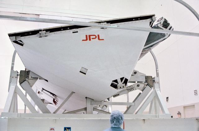 NASA image: STS-59 payload SIR-C/X-SAR  antenna view