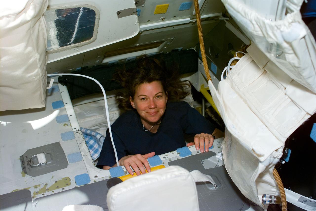 [22] ISO:  100  Aprt: F5.6 Shut: 250  Lens: 35   Exps: P    Prog: Po   ExpC: -1.3 Metr: Mtrx Fl s: Norm D md: S    F md: S    F ar: Spot Dist: 1.6m 