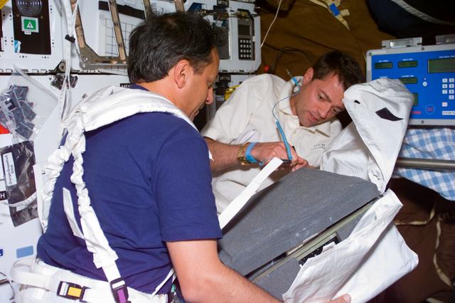 NASA image: Tognini and Ashby conduct IFM on the CGBA NIH-B experiment