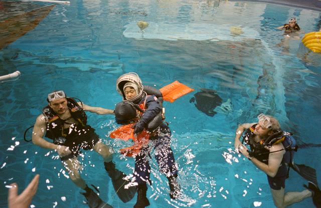 STS-65 Payload Specialist Mukai floats in WETF pool during bailout training