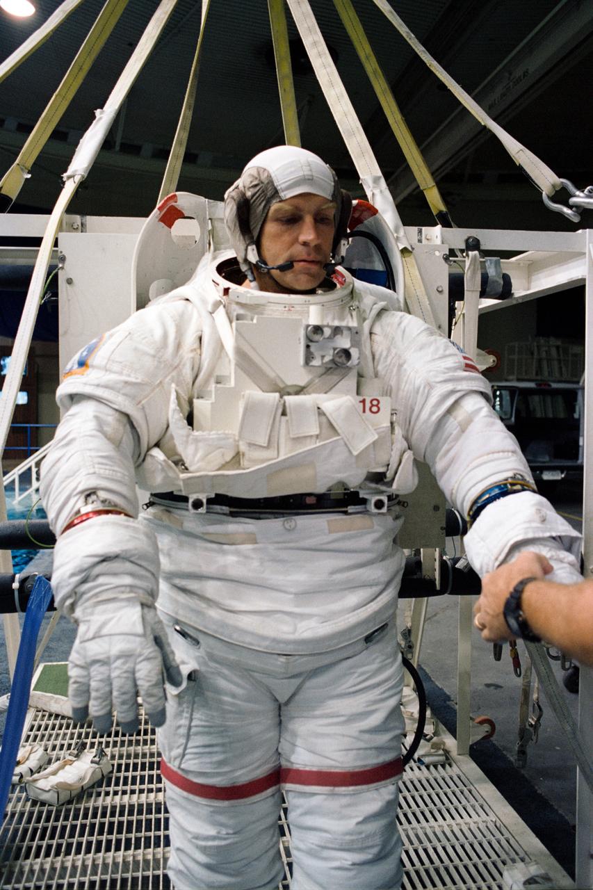 S94-39771 (August 1994) --- Astronaut Mark C. Lee is pictured prior to the mission specialist's participation in an underwater rehearsal for an extravehicular activity (EVA). Lee's spacewalk is scheduled for the September STS-64 mission. New rescue gear for use on future space shuttle missions will be evaluated during the mission's single spacewalk, involving astronauts Lee and Carl J. Meade, mission specialist. Photo credit: NASA or National Aeronautics and Space Administration