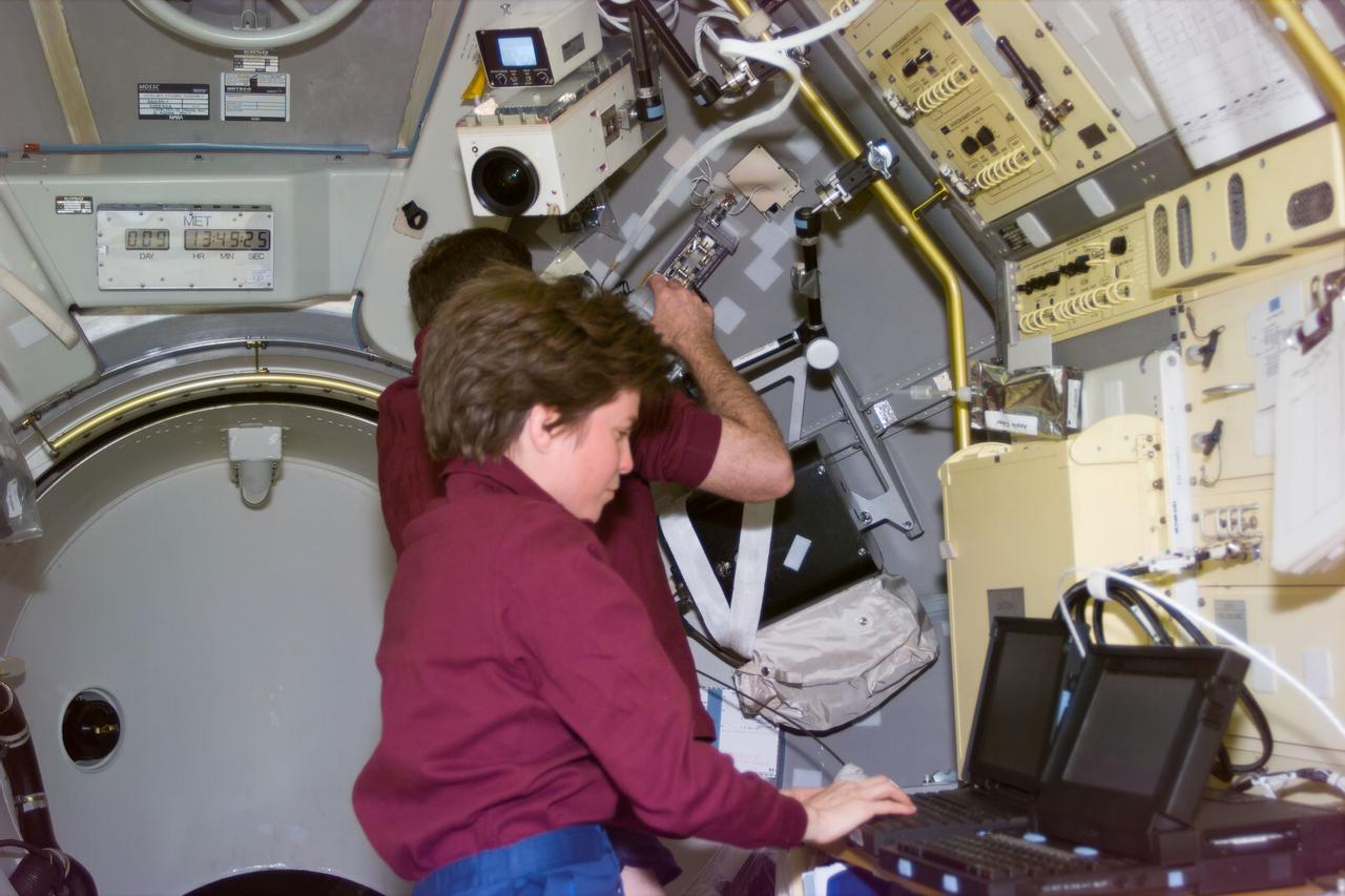 S94-E-5047 (July 1997) --- Astronaut Janice E. Voss, mission specialist, works at a lap top computer in the Spacelab science module aboard the Earth-orbiting Space Shuttle Columbia.