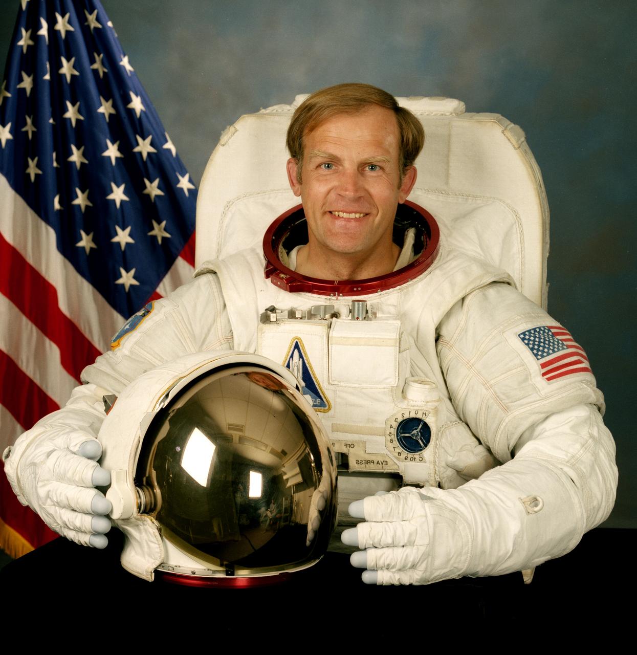 S95-12319 (14 June 1995) --- Astronaut Mark C. Lee.