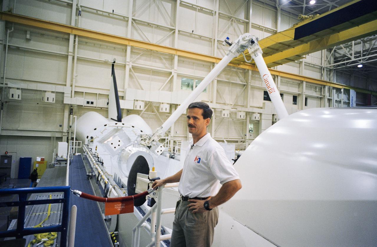 S95-12491 (8 June 1995) --- Canadian astronaut Chris A. Hadfield is seen during training at the Manipulator Development Facility (MDF) in the Systems Integration Facility at the Johnson Space Center (JSC).  Hadfield will join four other NASA astronauts for the STS-74 mission aboard the Space Shuttle Atlantis later this year.
