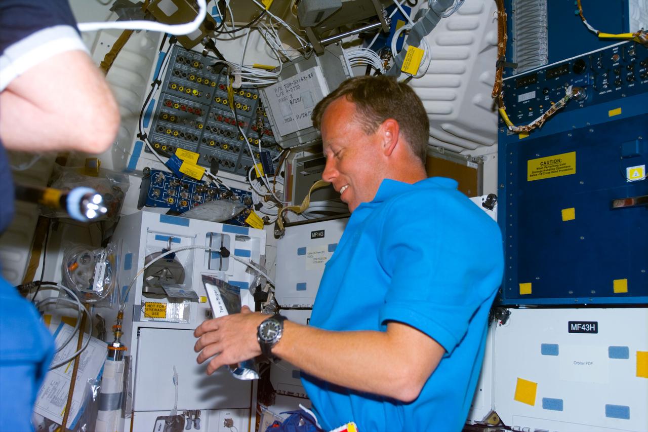STS095-E-5035 (10-29-98) --- Astronaut Steven W. Lindsey, pilot, rehydrates a drink at the galley on Discovery's mid deck during Flight Day 1 activities. The photo was taken with an electronic still camera (ESC) at 11:47:56 GMT, Oct. 29.
