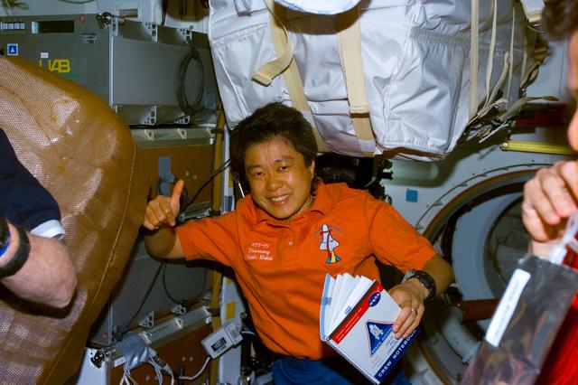 Mukai gives thumbs up on middeck