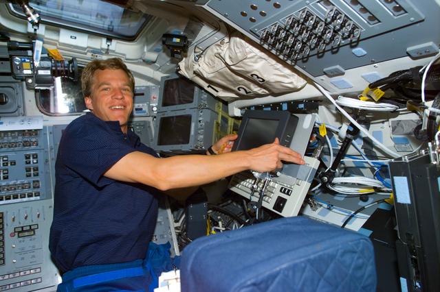 NASA image: Parazynski on aft flight deck