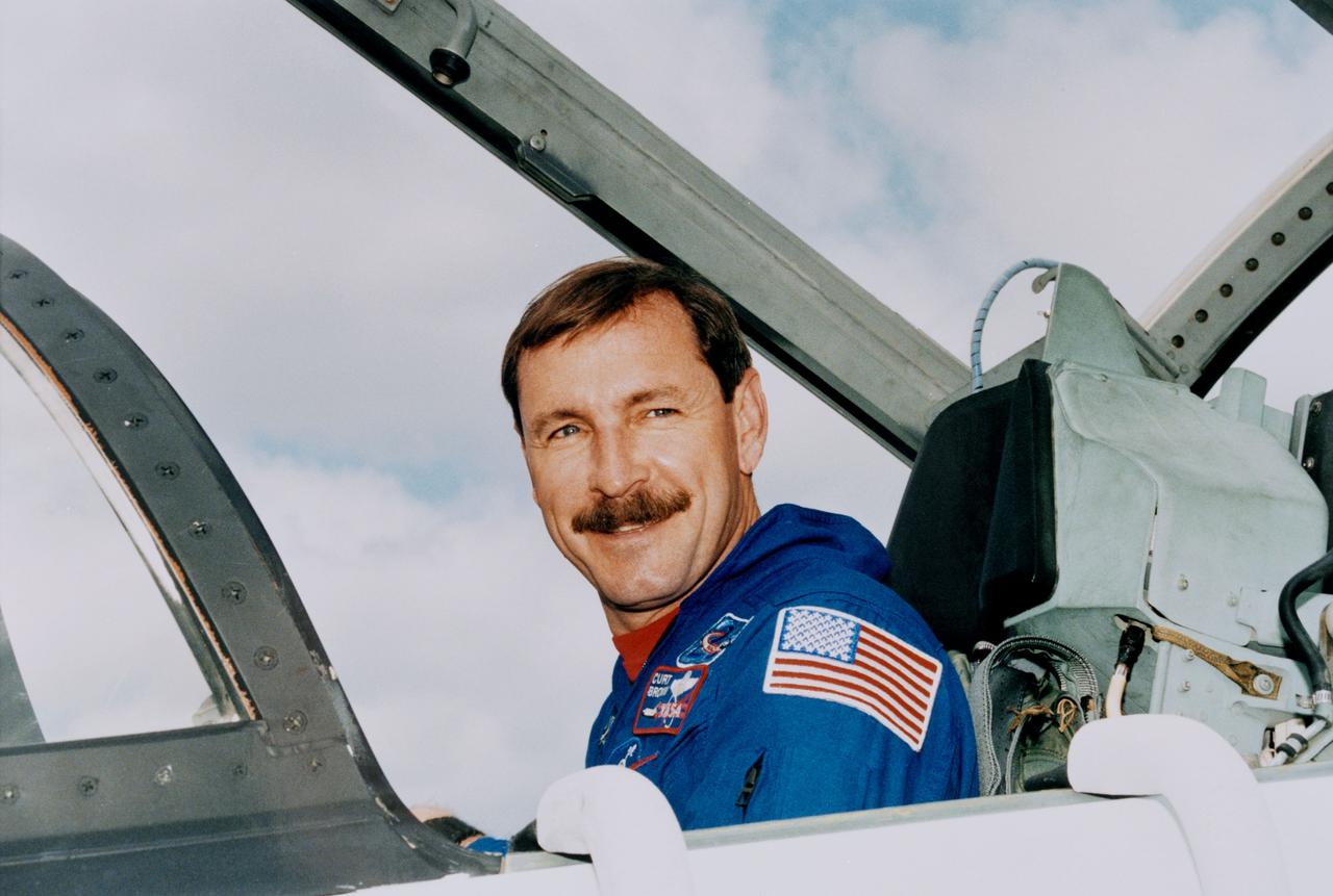 S96-08025 (22 April 1996) --- The STS-77 crew arrives at the Kennedy Space Center's (KSC) Shuttle Landing Facility (SLF) for the Terminal Countdown Demonstration Test (TCDT), a dress rehearsal for launch.  Shown here is Curtis L. Brown, Jr., pilot, who will be embarking on his third spaceflight when the Space Shuttle Endeavour lifts off on the STS-77 mission in mid-May.  Over the next several days, the six-member crew will participate in emergency egress training at the pad and a simulated launch countdown that includes the entire launch team.
