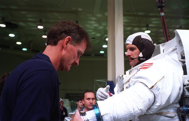 NASA image: STS-82 training in WETF facility with Steve Smith and Mark Lee