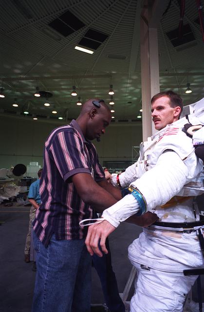 NASA image: STS-82 training in WETF facility with Steve Smith and Mark Lee