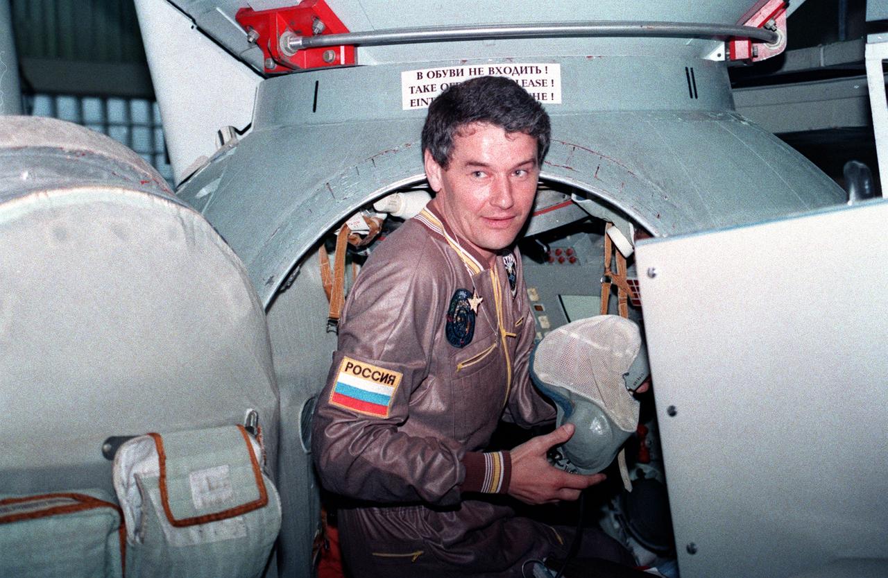 S96-13233 (July 1996) --- Cosmonaut Valeri G. Korzun egresses a trainer at the Yuri Gagarin Cosmonaut Training Center in Russia. Korzun is Mir-24 commander. EDITOR'S NOTE: Since this photograph was taken cosmonauts Korzun and Aleksandr Y. Kaleri were named to replace the original Mir-22 crew. Along with French spationaut Claudie desHayes, the two joined NASA astronaut Shannon W. Lucid onboard the Mir space station in August.