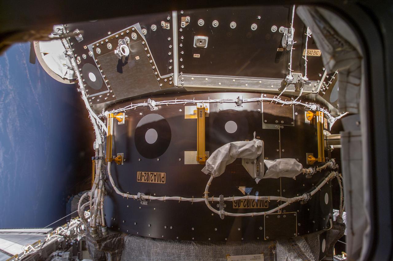 S96-E-5006 (29 May 1999) --- A closeup view of the pressurized mating adapter 2 (PMA2) was recorded with an electronic still camera (ESC) from Discovery's cabin shortly after docking.  A small slice of Earth's horizon can be  seen at left frame intersecting Discovery's starboard wing.