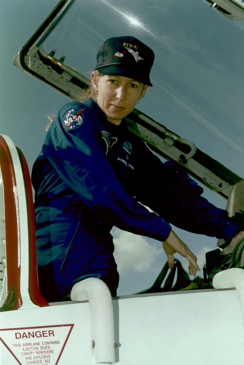 S97-00248 (15 Dec. 1996) --- Astronaut Marsha S. Ivins, STS-81 mission specialist, arrives in a NASA T-38 jet trainer at the Kennedy Space Center's Shuttle Landing Facility for the Terminal Countdown Demonstration Test (TCDT). The TCDT represents a simulated final countdown until just before main engine ignition, now scheduled for Jan. 12, 1997.
