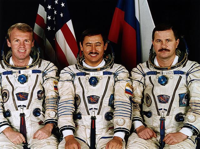 S97-17660 MIR-25 CREW PORTRAIT --- This portrait made in Russia of the Mir-25 crew. From the left are astronaut Andrew S. W. Thomas, cosmonaut guest researcher; cosmonaut Talgat A. Musabayev, flight engineer; and cosmonaut Nikolai Budarin, commander. Not pictured is French astronaut Leopold Eyharts, who will join this crew in mid-February 1998.