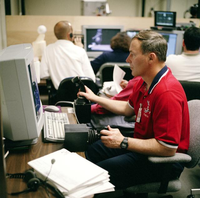 NASA image: STS-88 crew use simulators and virtual reality in preflight training