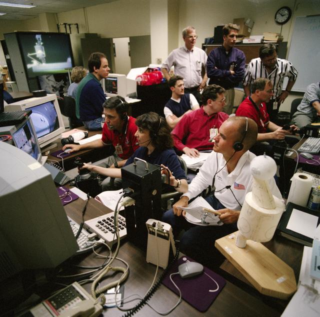 NASA image: STS-88 crew use simulators and virtual reality in preflight training