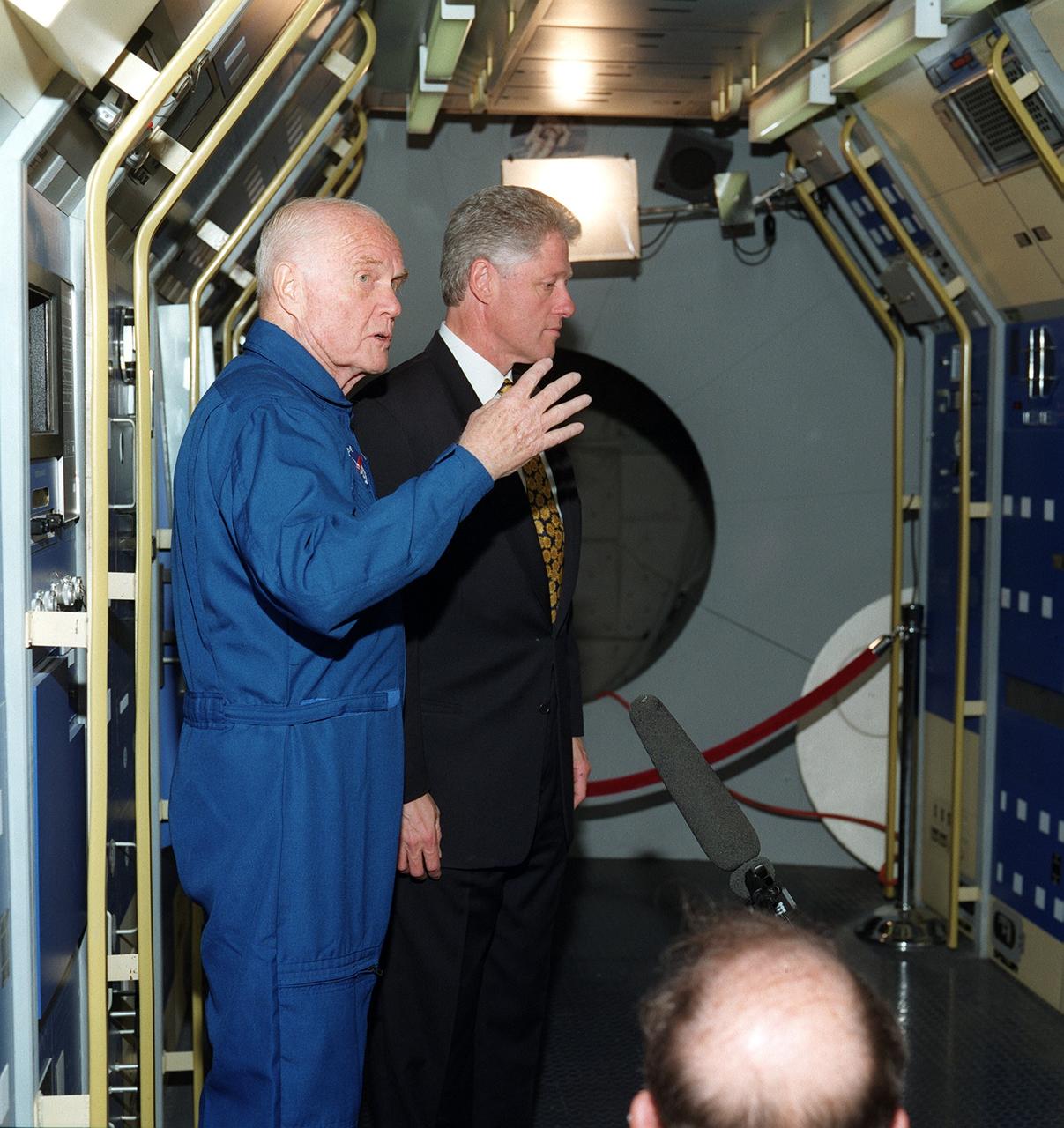 S98-05015 (14 April 1998) --- President Bill Clinton is pictured inside the Spacelab mock up during a tour conducted by U.S. Sen. John H. Glenn (D.-Ohio), currently in training as a space shuttle crewmember at the Johnson Space Center (JSC).