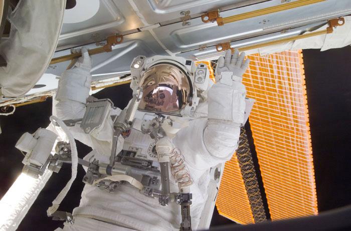 STS98-E-5231 (14 February 2001) ---  Astronaut  Robert L. Curbeam, mission specialist, participates in the final of three STS-98/5a space walks to perform work on the International Space Station (ISS).  The scene was photographed from the Space Shuttle Atlantis' crew cabin with a digital still camera.
