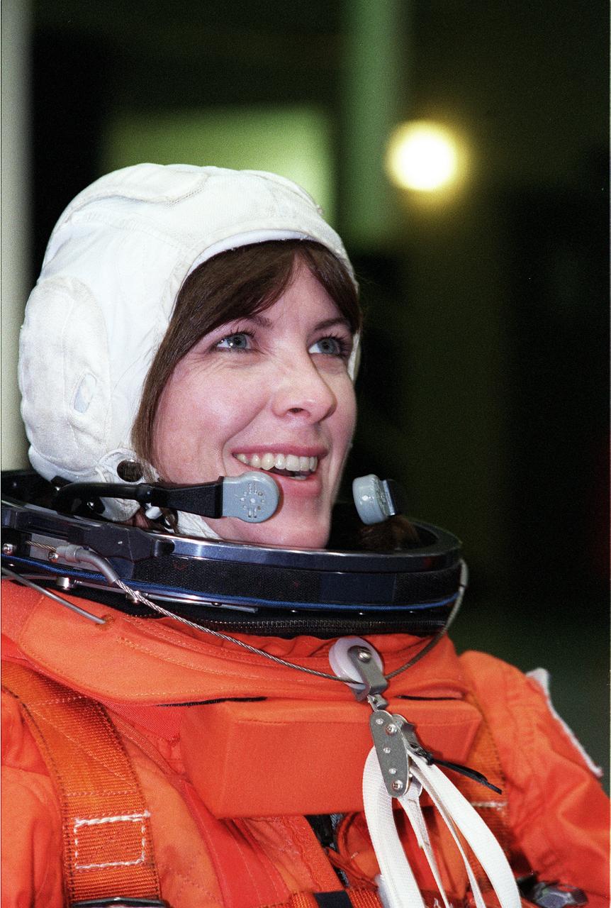 S99-05617 (19 May 1999) --- Astronaut Janet L. Kavandi, mission specialist,  listens to a briefing about emergency egress procedures during a training session at the Johnson Space Center's  Systems Integration Facility.  Kavandi wears a training version of the partial pressure launch and entry garment.