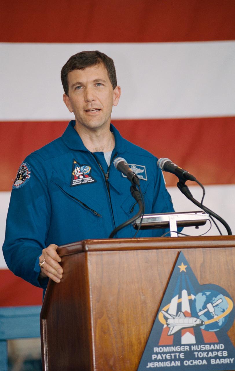 S99-05971 (7 June 1999) --- Astronaut Rick D. Husband, pilot, speaks to crowd  at Ellington Field following crew arrival.