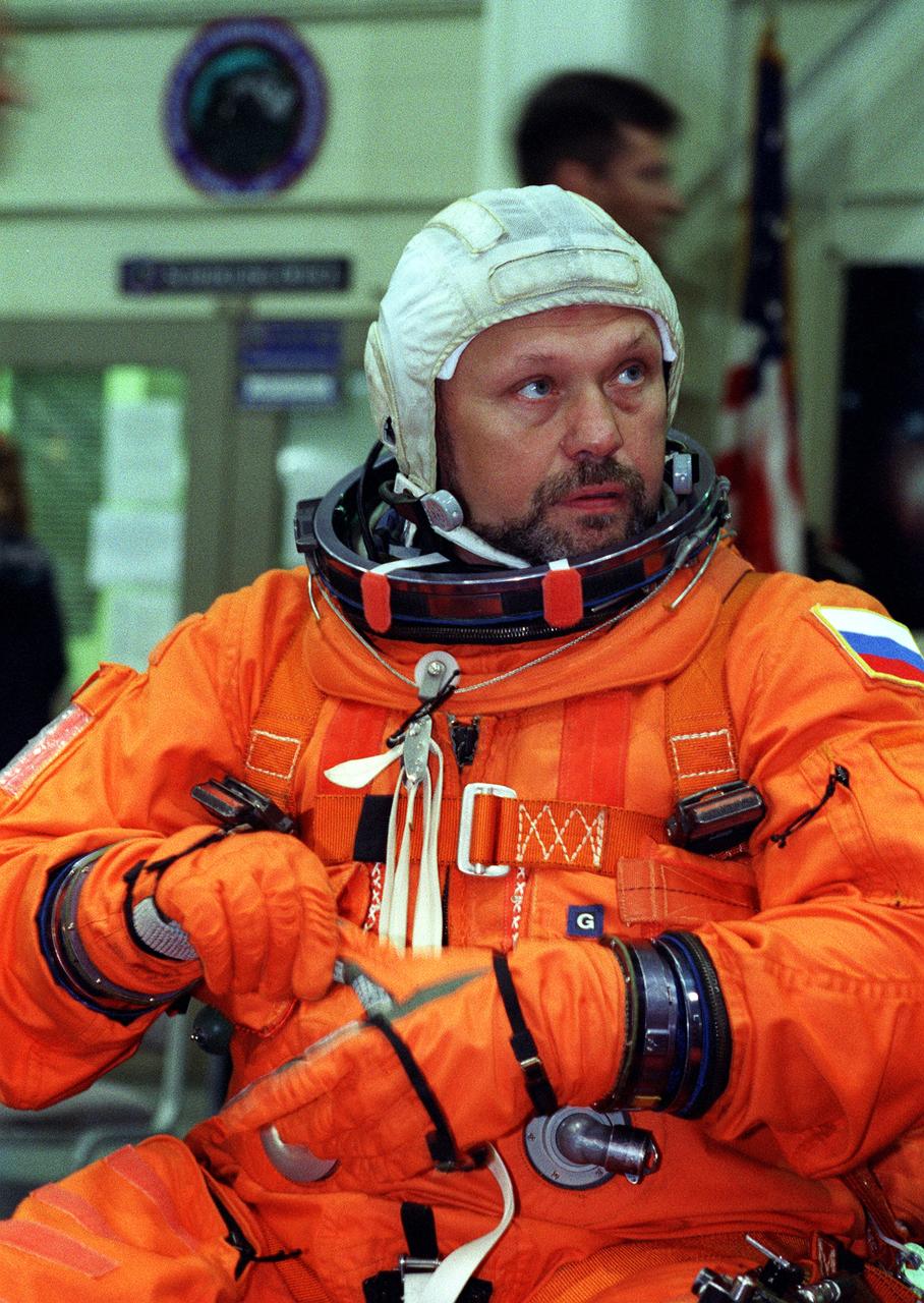 S99-06202 (25 June 1999) --- Cosmonaut Boris V. Morukov, mission specialist representing the Russian Space Agency (RSA), is briefed by a member of the crew training staff (out of frame) during an emergency egress training session at the Johnson Space Center's Systems Integration Facility. Morukov will join five astronauts and a second cosmonaut for one of next year's scheduled missions with the International Space Station (ISS).