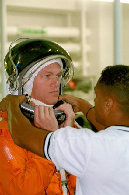 NASA image: STS-97 crewmembers participate in water survival training at NBL