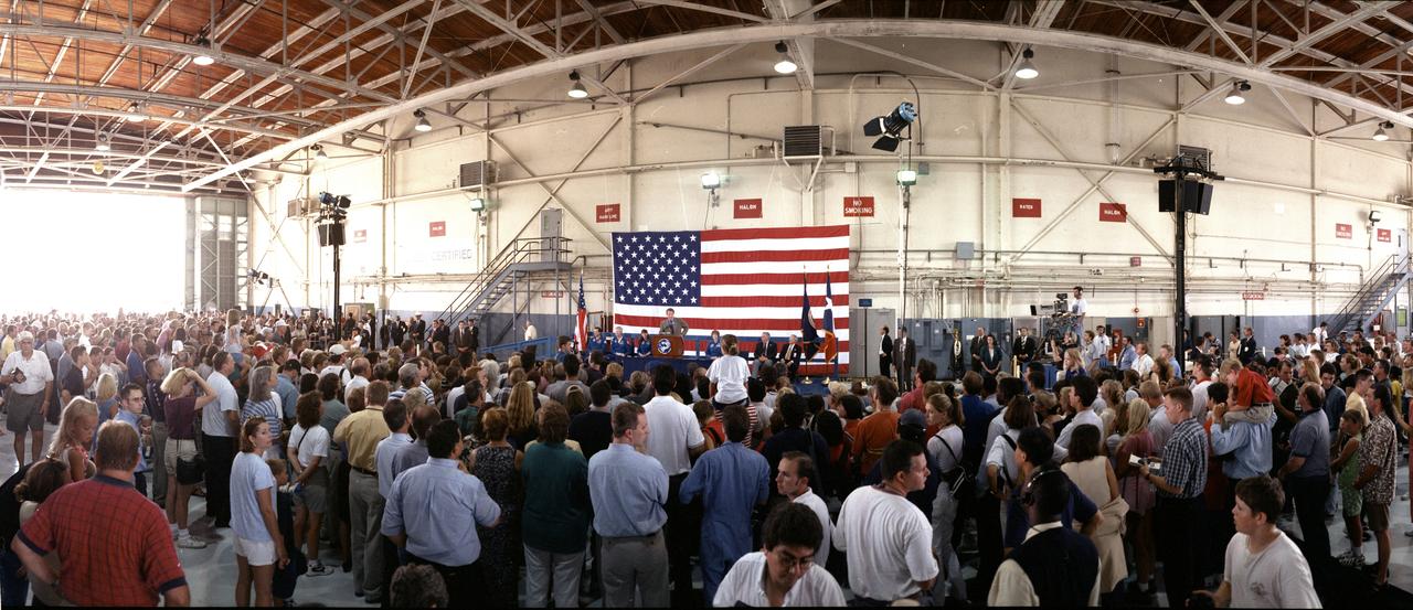 S99-08178 (28 July 1999) --- Normally housing NASA's fleet of T-38 jet trainers, this Ellington Field hangar was filled instead with well wishers for the returning crew of STS-93 on the morning of July 28, 1999.