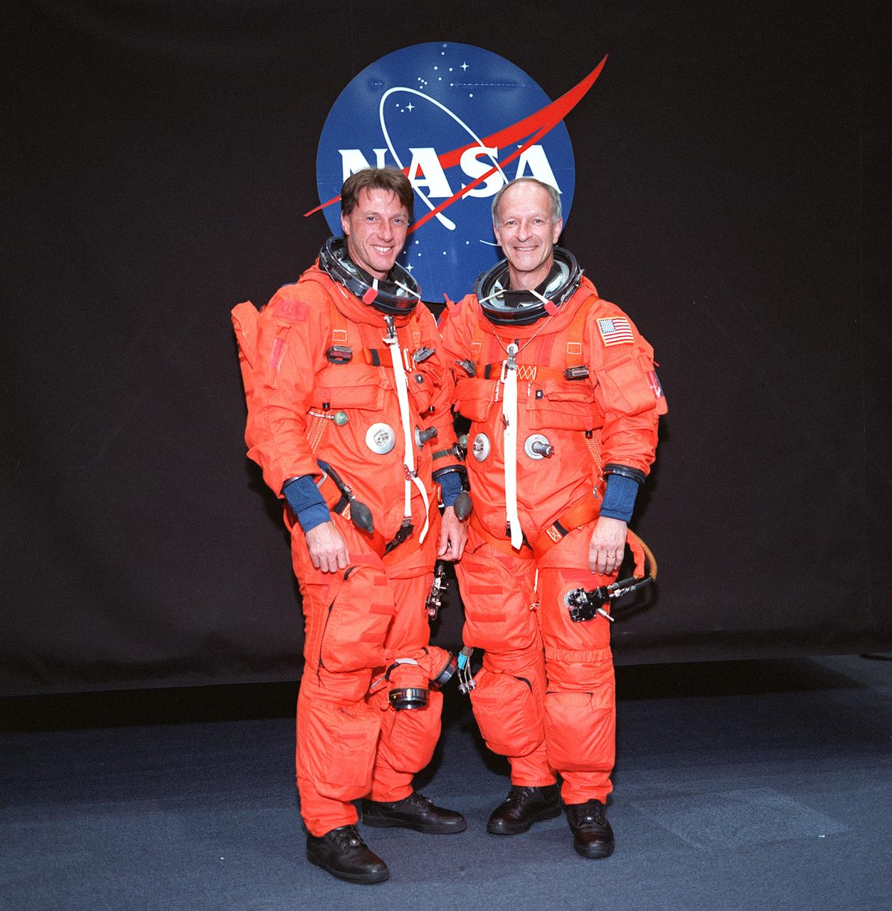 S99-8656 (24 May 1999) --- Astronauts C. Michael Foale, left, and Claude Nicollier, both assigned to EVA duty on the STS-103 crew's upcoming servicing visit to the Hubble Space Telescope (HST), pose for an informal portrait in training versions of the launch and entry space garment. Nicollier is one of two astronauts on this crew who represent the European Space Agency (ESA).