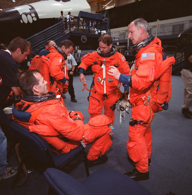 NASA image: STS-103 crewmembers participate in bailout training in building 9N