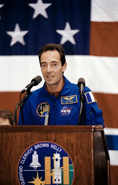 NASA image: STS-103 crew return at building 990, Ellington Field