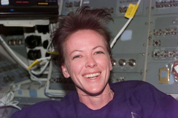 S99-E-5540 (16 February 2000) --- Astronaut Janet L. Kavandi, mission   specialist, appears to enjoy her Red Team duties on Endeavour's  flight deck.