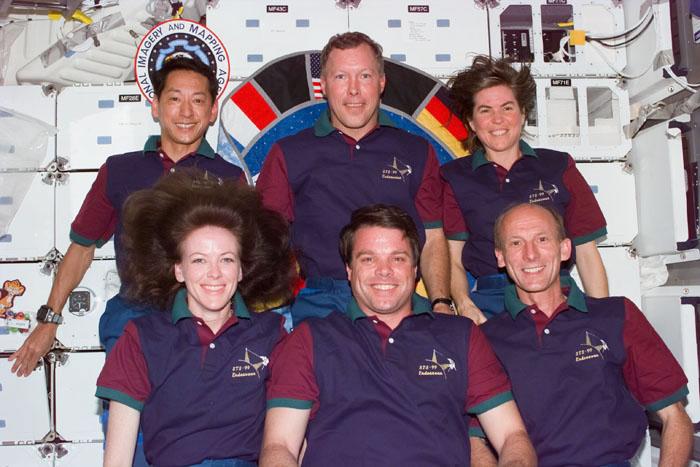 S99-E-5731 (18 February 2000) --- Not often seen together on the STS-99 flight which provides around-the-clock coverage for the Shuttle Radar Topography Mission (SRTM), the six astronauts pose for one of the traditional inflight crew portraits on Endeavour's mid deck. In the rear are the Blue Team members (from left), Mamoru Mohri, Dominic L. Gorie and Janice Voss.  In front are Red Team   members Janet L. Kavandi, Kevin R. Kregel and Gerhard P.J. Thiele.  Mohri is with Japan's National Space Development Agency (NASDA) and Thiele represents the European Space Agency (ESA).