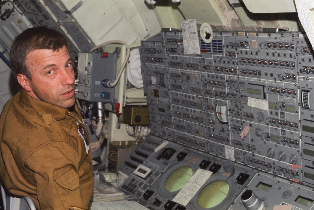 SL2-X9-747 (June 1973) --- Astronaut Paul J. Weitz, Skylab 2 pilot, mans the control and display console of the Apollo Telescope Mount (ATM) in this onboard view photographed in Earth orbit. The ATM C&D console is located in the Multiple Docking Adapter (MDA) of the Skylab 1/2 space station. Weitz, along with astronaut Charles Conrad Jr., commander, and scientist-astronaut Joseph P. Kerwin, science pilot, went on to successfully complete a 28-day mission in Earth orbit. Photo credit: NASA
