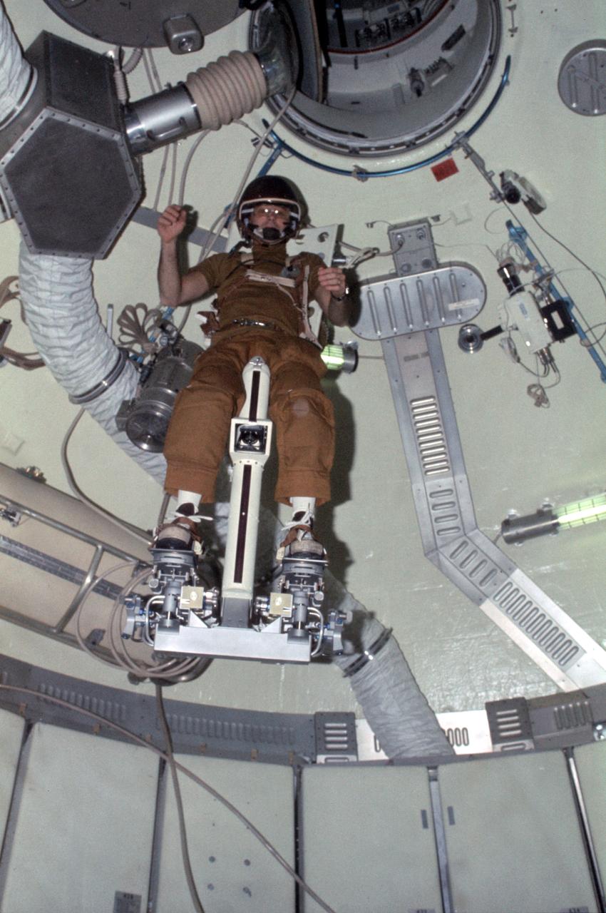 SL3-108-1304 (July-September 1973) --- Astronaut Alan L. Bean, Skylab 3 commander, flies the M509 Astronaut Maneuvering Equipment in the forward dome area of the Orbital Workshop (OWS) on the space station cluster in Earth orbit. Bean is strapped in to the back-mounted, hand-controlled Automatically Stabilized Maneuvering Unit (ASMU). This ASMU experiment is being done in shirt sleeves. The dome area where the experiment is conducted is about 22 feet in diameter and 19 feet from top to bottom. Photo credit: NASA