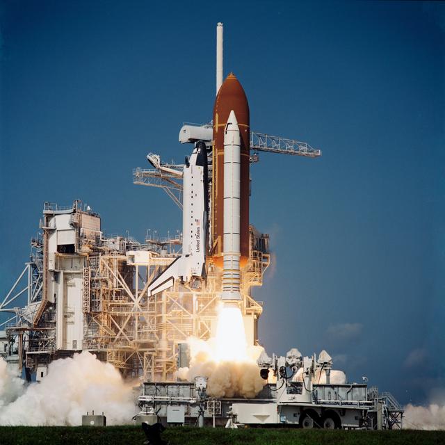 NASA image: STS-47 Endeavour, Orbiter Vehicle (OV) 105, lifts off from KSC LC 39 pad
