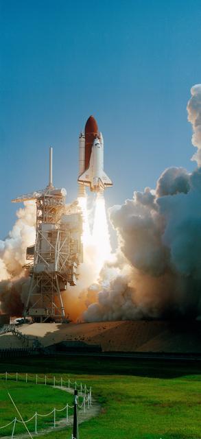 NASA image: STS-47 Endeavour, Orbiter Vehicle (OV) 105, lifts off from KSC LC 39 pad