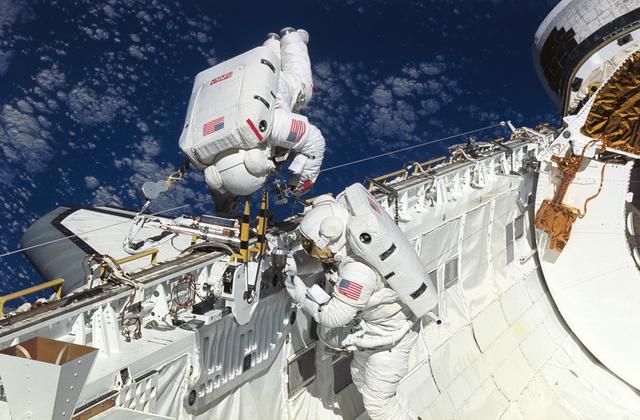 NASA image: Astronauts Newman and Walz evaluate tools for use on HST servicing mission