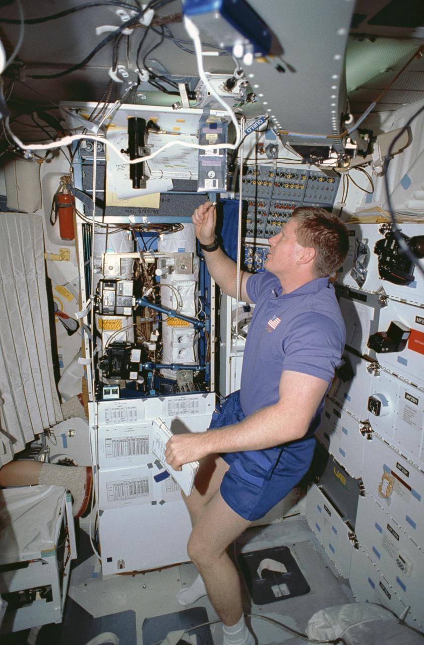 STS052-41-034 (22 Oct-1 Nov 1992) --- Astronaut William M. Shepherd, mission specialist, works with the Crystals by Vapor Transport Experiment (CVTE) on the middeck of the Space Shuttle Columbia. Shepherd joined four other NASA astronauts and a Canadian payload specialist for ten days in Earth orbit in support of the STS-52 mission.