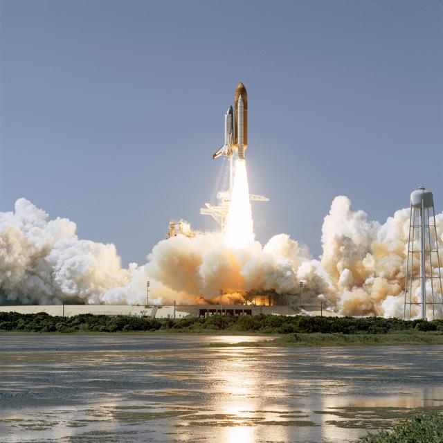 NASA image: STS-52 Columbia, Orbiter Vehicle (OV) 102, lifts off from KSC LC Pad 39B