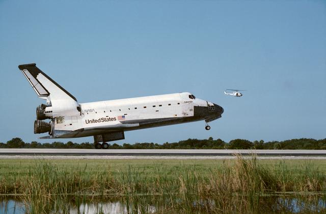 NASA image: STS-52 Columbia, Orbiter Vehicle (OV) 102, lands on runway 33 at KSC SLF