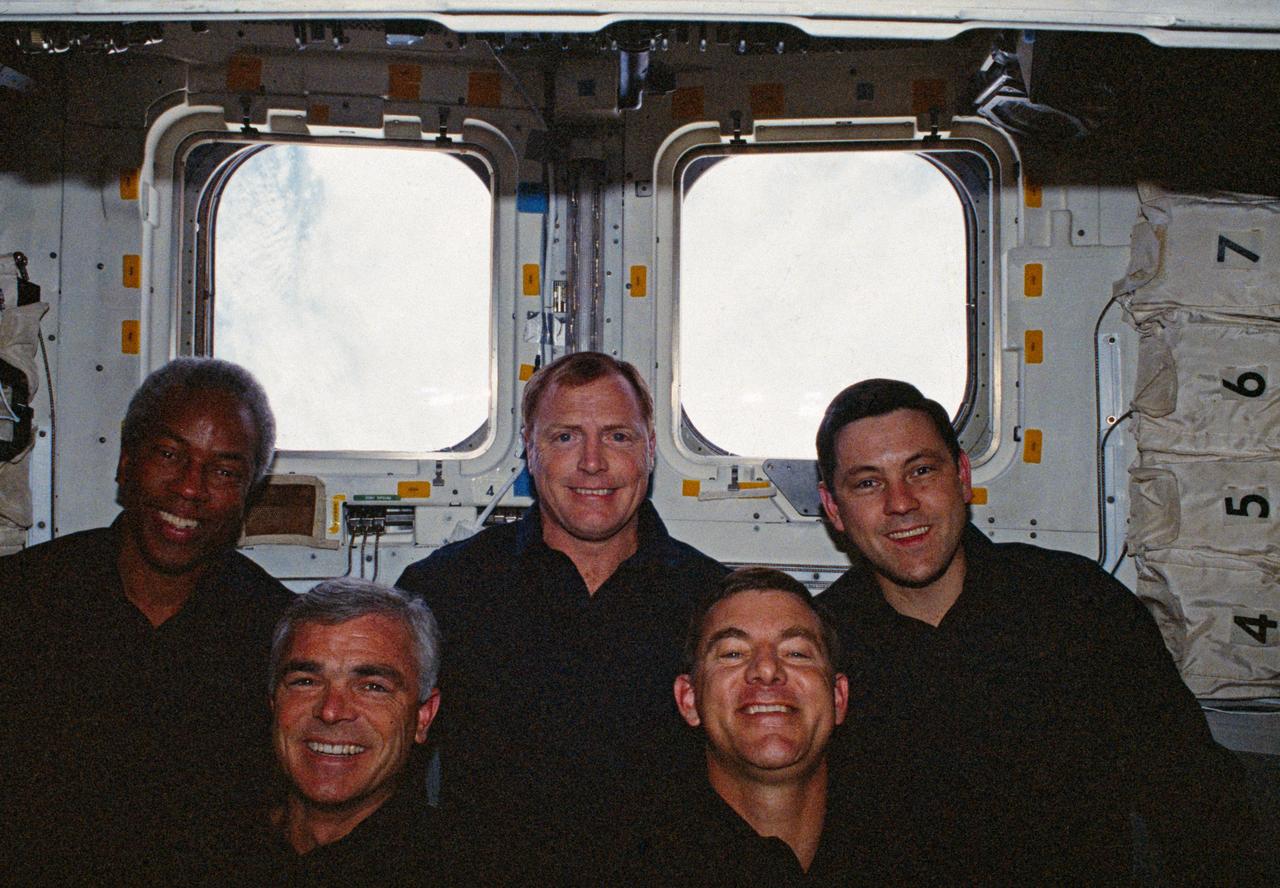 STS053-13-021 (2-9 Dec 1992) --- The five astronauts flying aboard the Space Shuttle Discovery for the mission pose for the traditional in-flight crew portrait.  Left to right are astronauts Guion S. Bluford, mission specialist; Michael R. U. (Rich) Clifford, mission specialist; David M. Walker, mission commander; James S. Voss, mission specialist;  and Robert D. Cabana, pilot.