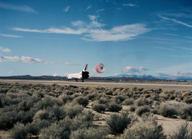 NASA image: STS-53 Discovery, Orbiter Vehicle (OV) 103, lands on runway 22 at EAFB, Calif