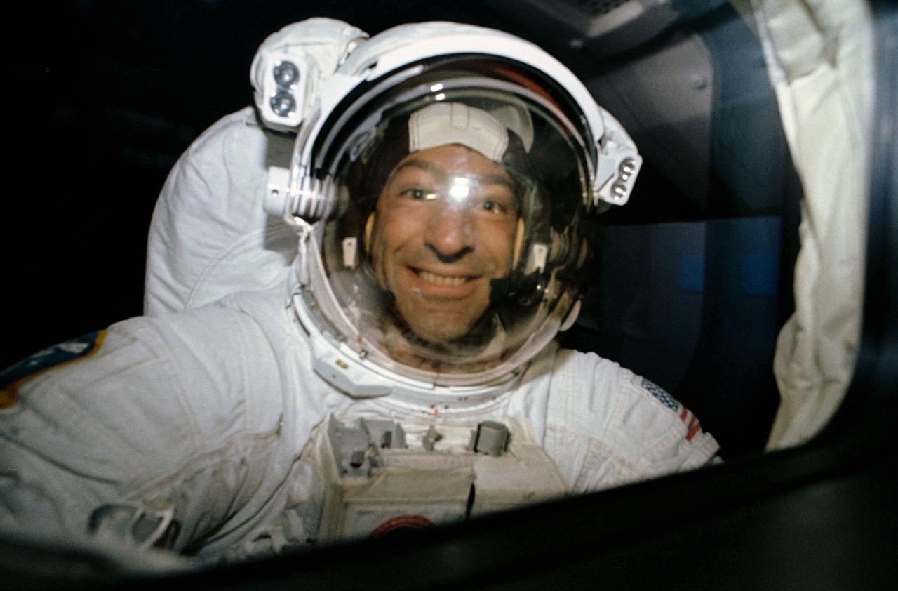 STS054-46-012 (17 Jan 1993) --- Astronaut Mario Runco Jr., mission specialist, peers into Endeavour's aft flight deck from the payload bay during the four-plus hours extravehicular activity (EVA).  Runco was joined on the EVA by astronaut Gregory J. Harbaugh, mission specialist.