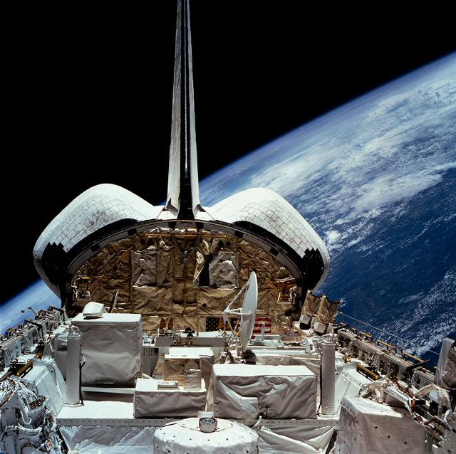 STS-56 onorbit view of Discovery's, OV-103's, payload bay with ATLAS-2 pallet