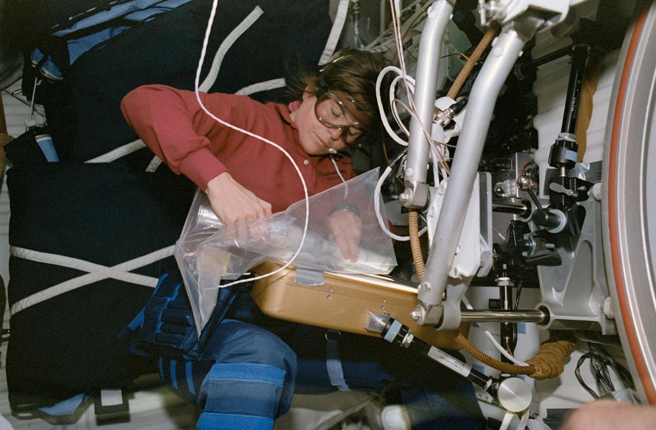 STS057-28-028 (21 June-1 July 1993) --- Astronaut Janice E. Voss works with the Support of Crystal Growth (SCG) experiment.  Voss and five other NASA astronauts spent almost ten full days aboard the Space Shuttle Endeavour for the STS-57 mission.