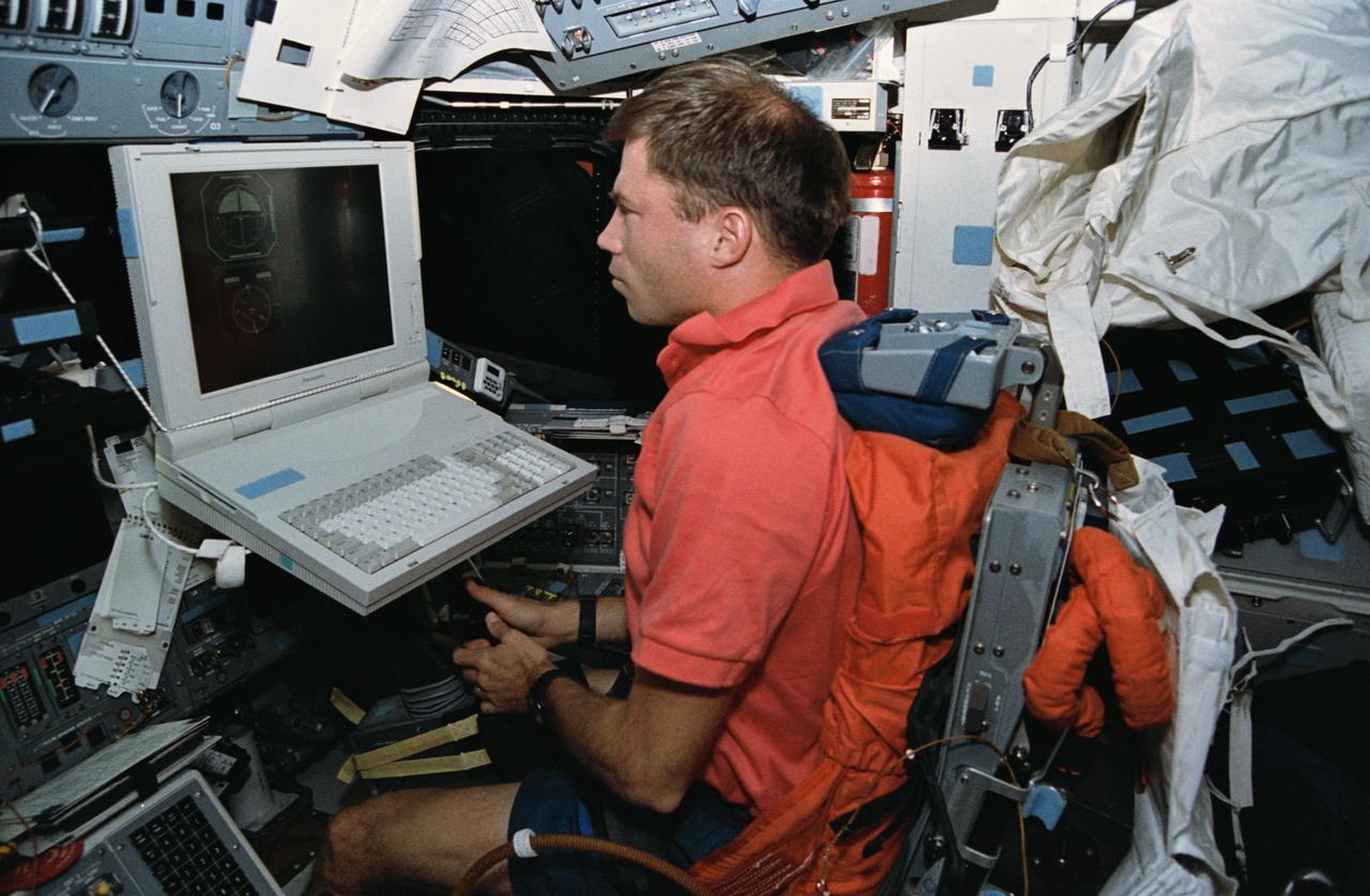 STS058-14-006 (18 Oct- 1 Nov 1993) --- Astronaut Richard A. Searfoss, pilot, participates in an experiment that measures the effects of space flight on pilot proficiency.  Astronauts Searfoss (seen here at the pilot's station) and John E. Blaha, mission commander, are conducting the first tests of the Portable Inflight Landing Operations Trainer (PILOT).  STS-58 is the first of six scheduled test flights of PILOT designed to determine its effectiveness as a training tool.