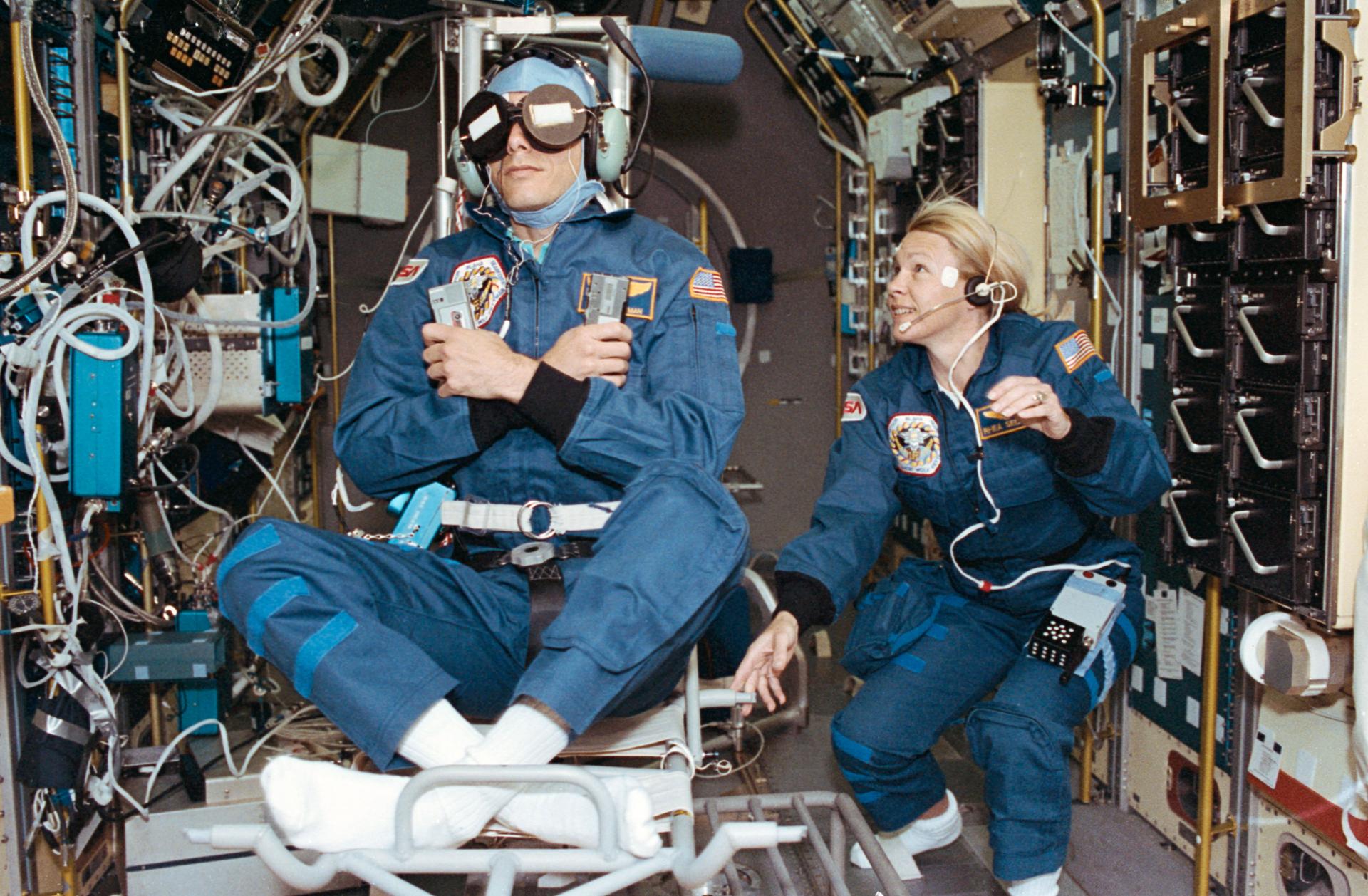 Martin Fettman spins in a rotating chair as part of Spacelab Life Sciences experiments on STS-58