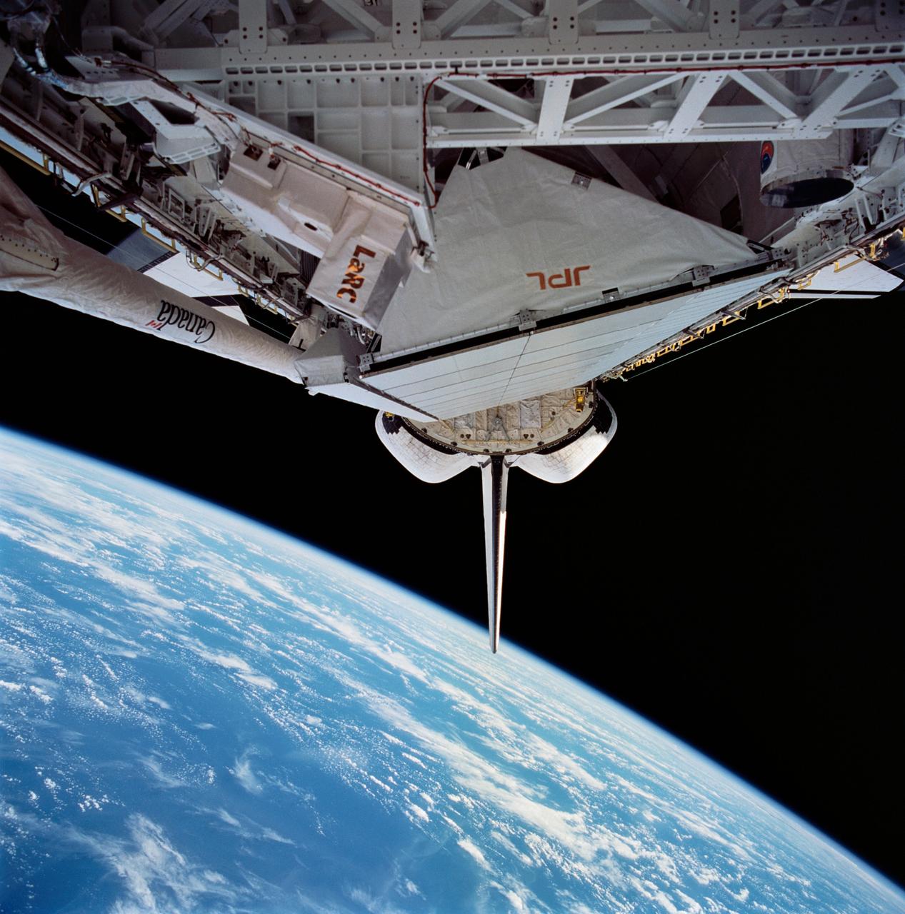 STS59-215-022 (12 April 1994) --- This 70mm frame, photographed through the aft flight deck windows of the Space Shuttle Endeavour, features the Space Radar Laboratory (SRL) payload in the cargo bay.  An area of the Pacific Ocean northeast of Hawaii forms the backdrop for the image.  Six NASA astronauts spent a week and a half in Earth orbit in support of the SRL mission.
